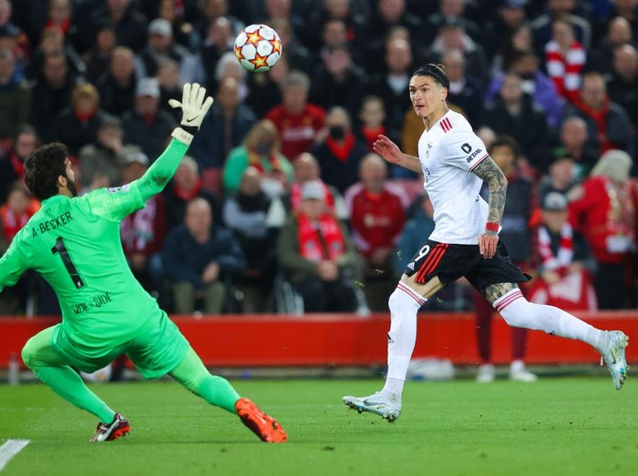LIVERPOOL, ENGLAND - APRIL 13: Darwin Nunez of Benfica scores a goal that is later ruled out for offside during the UEFA Champions League Quarter Final Leg Two match between Liverpool FC and SL Benfica at Anfield on April 13, 2022 in Liverpool, England. (Photo by James Gill - Danehouse/Getty Images)