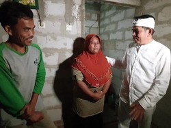 Blusukan ke Desa di Karawang, Dedi Mulyadi Bagikan Paket Ikan-Modal Usaha