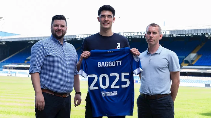 Elkan Baggott