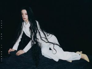 Penampilan Perdana Fan Bingbing di Pemotretan Majalah Setelah Skandal Pajak Penampilan Perdana Fan Bingbing di Pemotretan Majalah Setelah Skandal Pajak