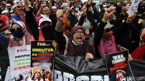 Foto-foto Ini Rekam Protes Penghinaan Nabi Muhammad di Kedubes India
