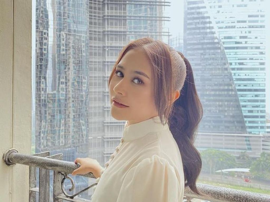 Prilly Latuconsina Mulai Ngajar Kajian Selebritas di UGM, Seperti Apa Suasananya? Prilly Latuconsina Mulai Ngajar Kajian Selebritas di UGM, Seperti Apa Suasananya?