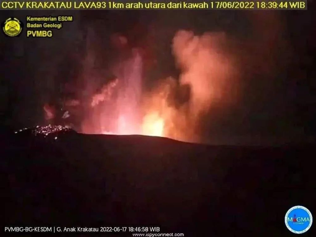 Gunung Anak Krakatau Kembali Erupsi, Tampak Kilatan Lava