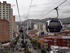 Hindari Macet, Kereta Gantung di Bolivia Jadi Angkutan Umum Hindari Macet, Kereta Gantung di Bolivia Jadi Angkutan Umum