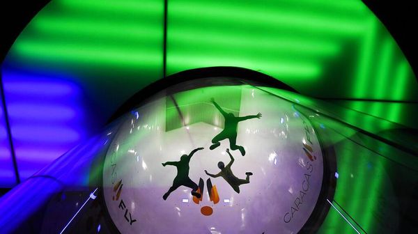 Dalam Terowongan Angin Ini Bisa Bermanuver Bak Terjun Payung, Berani?