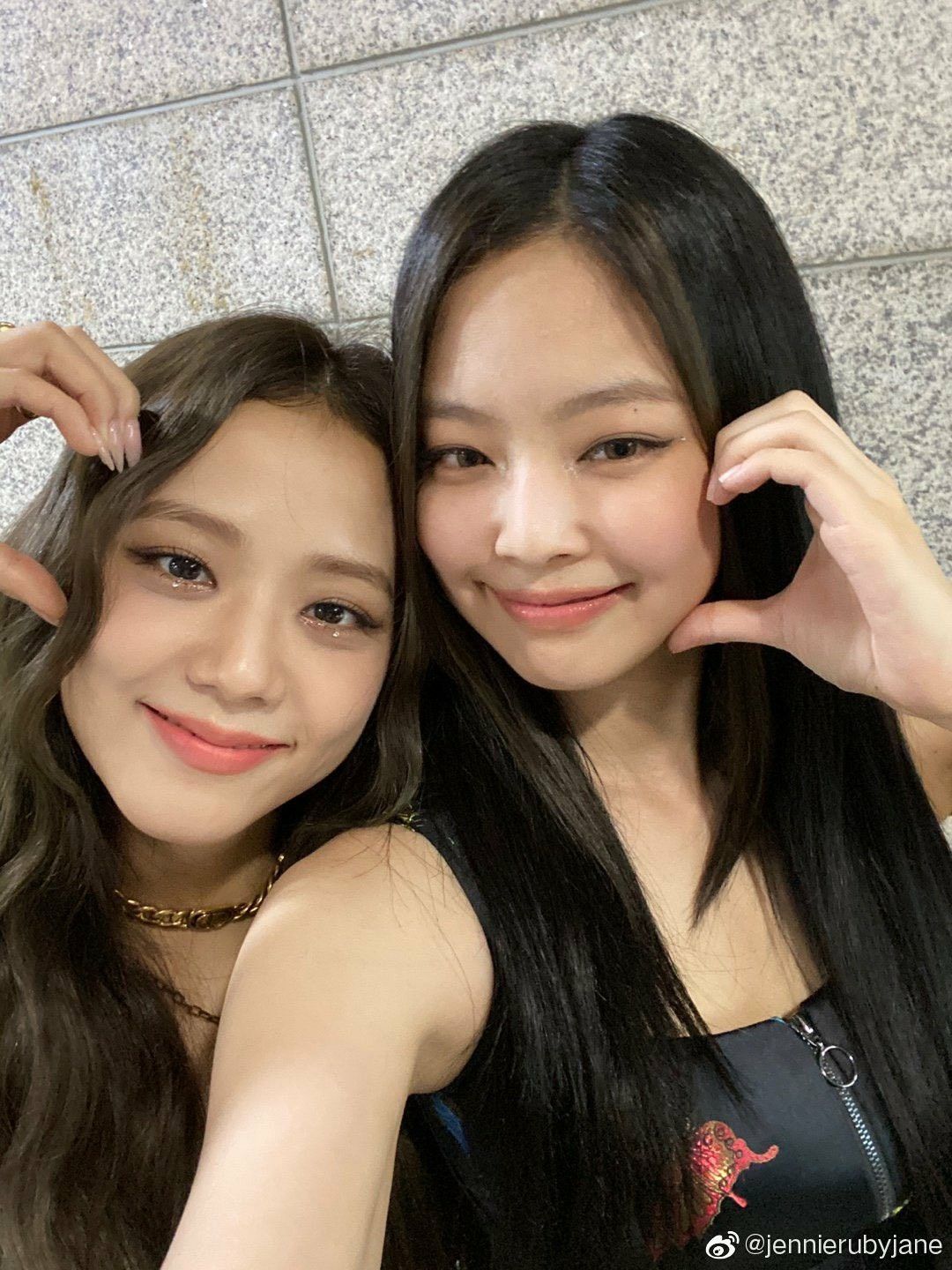 Jisoo dan Jennie BLACKPINK