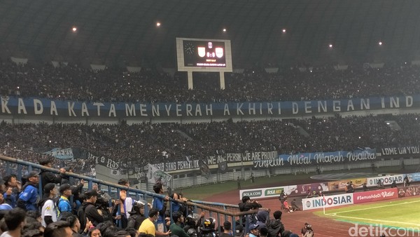 Kondisi di Stadion GBLA saat Persib vs Persebaya Kondisi di Stadion GBLA saat Persib vs Persebaya