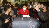 Kedatangan Timnas Indonesia besutan Shin Tae-yong disambut meriah oleh para suporter yang ramai-ramai berkumpul di Terminal 3 Bandara Soekarno Hatta, Tangerang, Banten, Kamis (16/6) kemarin. 