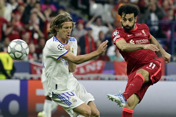 TOPSHOT - Liverpools Egyptian midfielder Mohamed Salah (R) and Real Madrids Croatian midfielder Luka Modric vie during the UEFA Champions League final football match between Liverpool and Real Madrid at the Stade de France in Saint-Denis, north of Paris, on May 28, 2022. (Photo by JAVIER SORIANO / AFP) / The erroneous mention[s] appearing in the metadata of this photo by JAVIER SORIANO has been modified in AFP systems in the following manner: [Liverpools Egyptian midfielder Mohamed Salah] instead of [Liverpools Senegalese striker Sadio Mane ]. Please immediately remove the erroneous mention[s] from all your online services and delete it (them) from your servers. If you have been authorized by AFP to distribute it (them) to third parties, please ensure that the same actions are carried out by them. Failure to promptly comply with these instructions will entail liability on your part for any continued or post notification usage. Therefore we thank you very much for all your attention and prompt action. We are sorry for the inconvenience this notification may cause and remain at your disposal for any further information you may require. (Photo by JAVIER SORIANO/AFP via Getty Images)