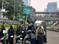 Bawa Bendera Tauhid, Massa Aksi FPI-PA 212 Mulai Datangi Kedubes India