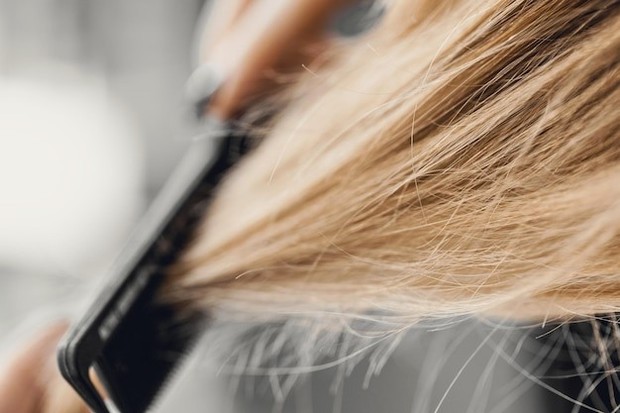 Rambut dapat kering karena terlalu sering keramas