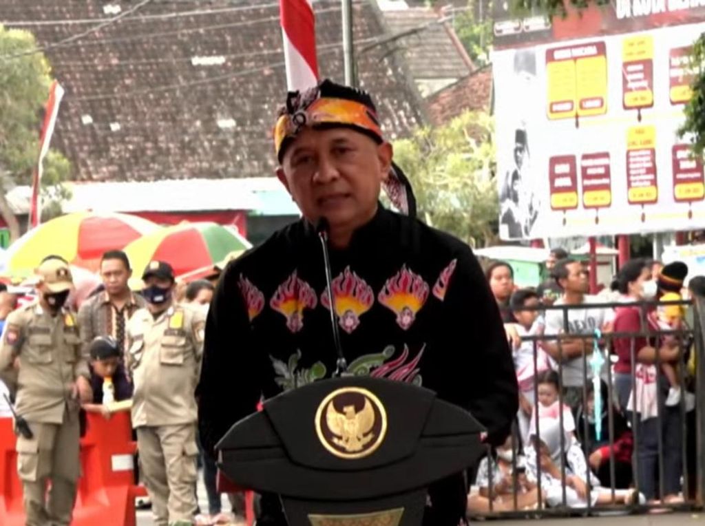 Menkop Teten Buka Blitar Djadoel Demi Bangkitkan Perekonomian Daerah Menkop Teten Buka Blitar Djadoel Demi Bangkitkan Perekonomian Daerah