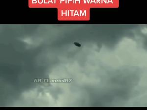 Analisis BMKG soal Viral Benda Aneh Terbang di Langit Malang Analisis BMKG soal Viral Benda Aneh Terbang di Langit Malang