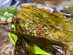 Gurih Harum Pepes Walahar di Karawang yang Legendaris Lezatnya