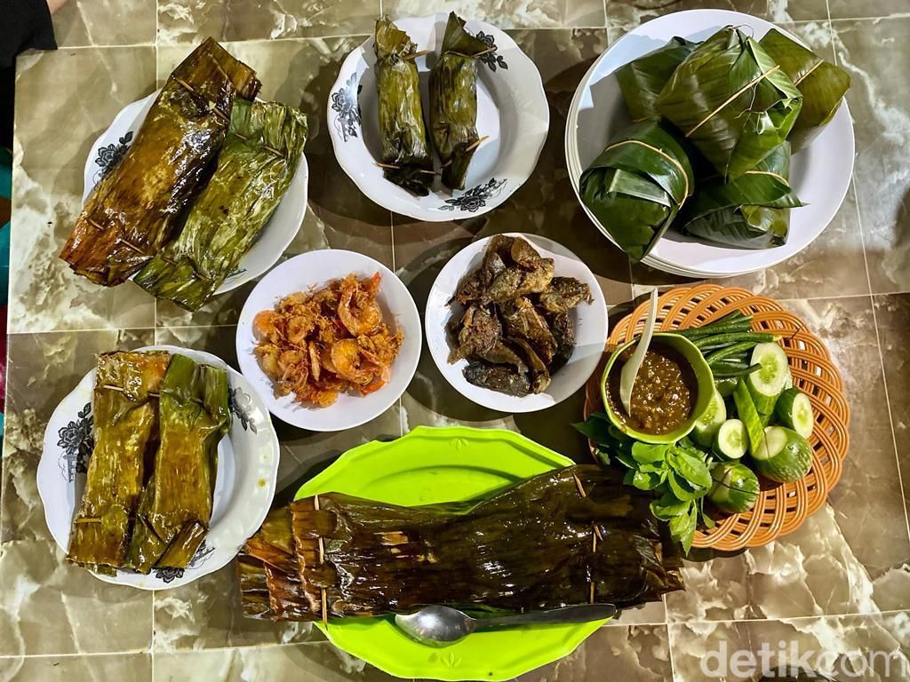Sedapnya Pepes Legendaris di Tepi Bendungan Walahar Karawang Sedapnya Pepes Legendaris di Tepi Bendungan Walahar Karawang