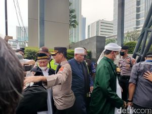 Perwakilan Massa Aksi FPI-PA 212 Diterima Masuk ke Kedubes India Perwakilan Massa Aksi FPI-PA 212 Diterima Masuk ke Kedubes India
