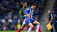 Vieira musim lalu punya catatan 7 gol dan 16 assist buat Porto di semua kompetisi. Ada catatan menarik soal rasio gol + assist-nya. Rerata rasio gol + assist Vieira mencapai 1,15. Rasionya lebih tinggi ketimbang Bukayo Saka (0,54), Kevin De Bruyne (0.94), Mohamed Salah (1.17), dan Kai Havertz (0,55). Jose Manuel Alvarez/Quality Sport Images/Getty Images
