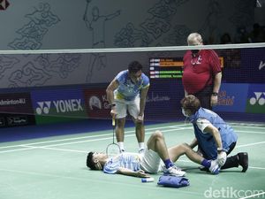 Momen Pelatih Malaysia Peluk Yeremia Lalu Menangis Momen Pelatih Malaysia Peluk Yeremia Lalu Menangis
