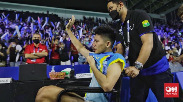 Pramudya Kusumawardana/Yeremia Rambitan di Indonesia Open 2022 Ganda putra Indonesia Yeremia Erich Yoche Yacob yang berpasangan dengan Pramudya Kusumawardana cedera dalam laga Perempat Final Indonesia Open 2022 di Istora Senayan, Jakarta, Jumat (17/6/2022). (CNN Indonesia/ Adhi Wicaksono)