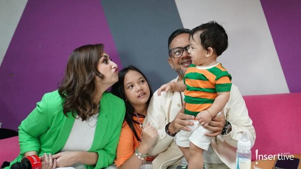 Rawat Keponakan, Mona Ratuliu Senang Rumah Semakin Ramai