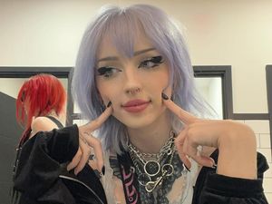 Potret Wanita Bertato Terlalu Ekstrem, Lengannya Disebut Seperti Membusuk