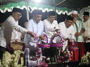 Didampingi Waketum PKB, Sekjen Gerindra Ziarah ke Makam Mbah Dim