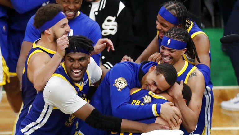 Game keenam Final NBA 2022 antara Boston Celtics vs Golden State Warriors berlangsung di TD Garden, Boston, Jumat (17/6/2022) pagi WIB. Tim tamu menang dengan skor 103-90. (AP Photo/Michael Dwyer)  