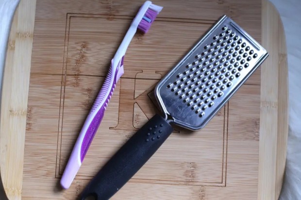 sikat gigi bekas dapat dimanfaatkan untuk keperluan sehari-hari /Foto: buzzfeed.com