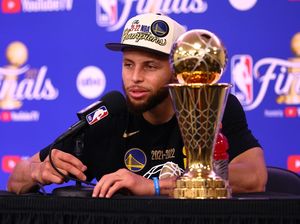 Top! Stephen Curry Sabet MVP Final NBA untuk Pertama Kalinya Top! Stephen Curry Sabet MVP Final NBA untuk Pertama Kalinya