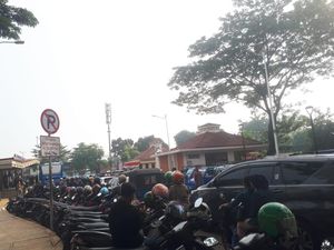 Manggarai Mau Jadi Stasiun Sentral tapi Nggak Punya Parkir Resmi buat Mobil