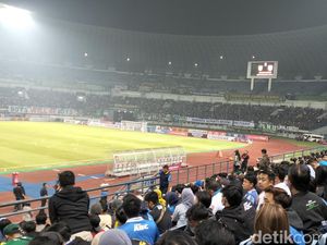 GBLA Kepenuhan: Tiket Cuma 15 Ribu, Diisi 40 Ribu, 2 Bobotoh Tewas GBLA Kepenuhan: Tiket Cuma 15 Ribu, Diisi 40 Ribu, 2 Bobotoh Tewas