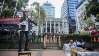 Aksi Teatrikal Mahkamah Konstitusi Bukan Mahkamah Kasur