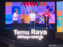 Temui 8.000 Alumni Kartu Prakerja, Jokowi Bagi Sepeda dan Laptop