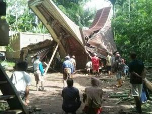 Rumah Warga di Tana Toraja Roboh Diterjang Angin Puting Beliung