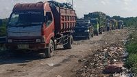 Antrean Panjang Truk Sampah di TPA Suwung Bali