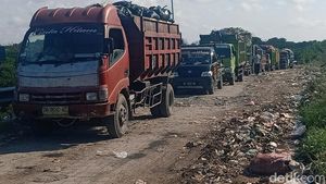 Antrean Panjang Truk Sampah di TPA Suwung Bali