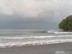 8 Wisatawan Terseret Arus di Pangandaran, 3 Tewas dan 1 Hilang