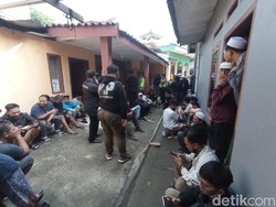Suporter Persib Takziah ke Rumah Ahmad Solihin yang Wafat di GBLA