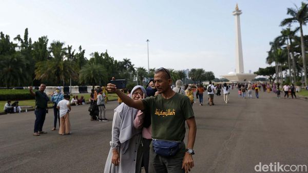 Dibuka untuk Umum, Monas Ramai Pengunjung