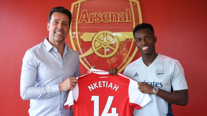 ST ALBANS, ENGLAND - JUNE 18: Eddie Nketiah signs new Arsenal contract at London Colney on June 18, 2022 in St Albans, England. (Photo by Stuart MacFarlane/Arsenal FC via Getty Images)