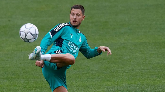 Eden Hazard of Real Madrid during the warm-up before at Stade de France on May 27, 2022 in Paris, France. Liverpool will face Real Madrid in the UEFA Champions League final on May 28, 2022. (Photo by Jose Breton/Pics Action/NurPhoto via Getty Images)