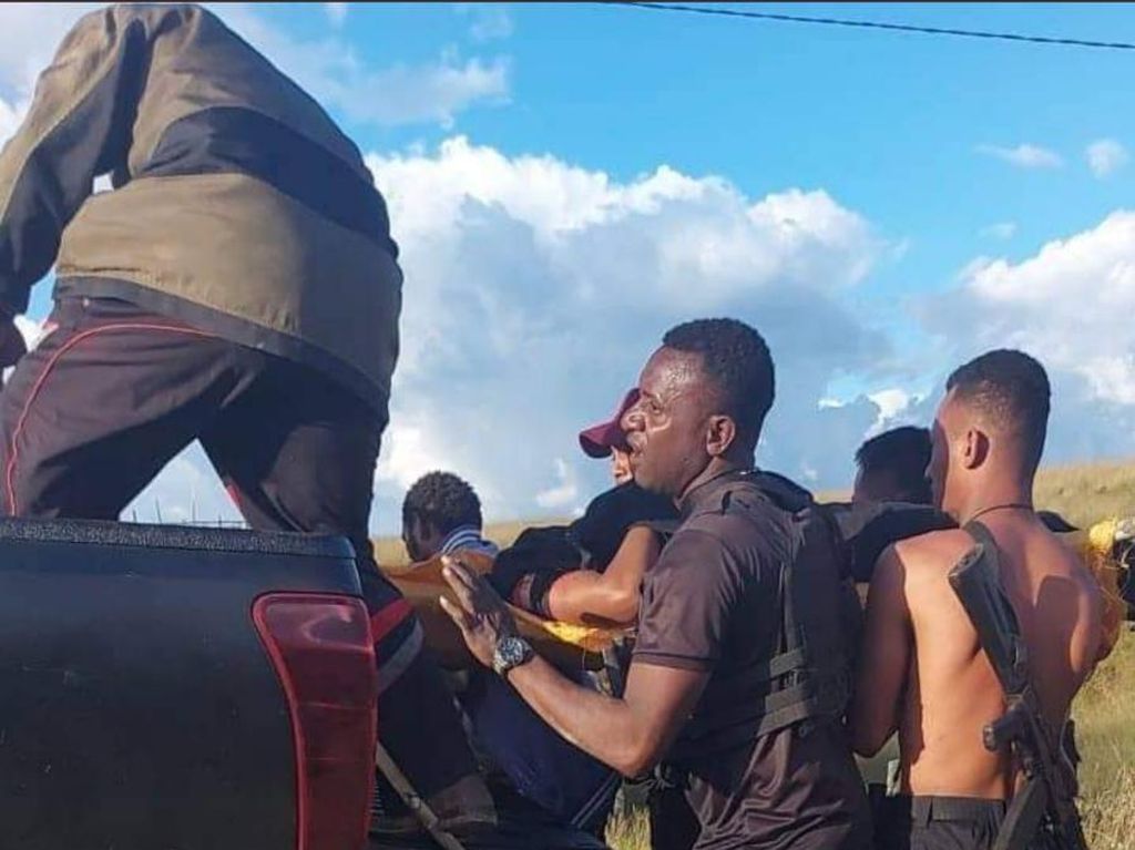 OTK Bacok Anggota Brimob di Papua Rampas 2 Senpi, Pelaku Masih Dikejar OTK Bacok Anggota Brimob di Papua Rampas 2 Senpi, Pelaku Masih Dikejar