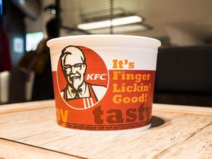 7 Fakta di Balik Kesuksesan KFC, Kolonel Sanders-Ember Ayam 7 Fakta di Balik Kesuksesan KFC, Kolonel Sanders-Ember Ayam