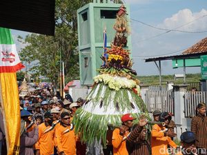 Meriahnya Festival Apitan Perdana di Desa Demak, Ada Suguhan Ikan Bakar
