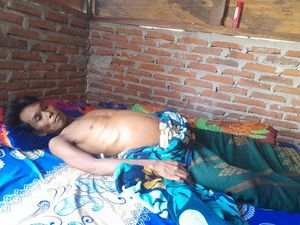 Dinsos Dompu Bantu Eks PMI yang Kesulitan Biaya Pengobatan