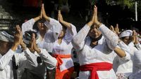 Melihat Festival Kuningan di Bali
