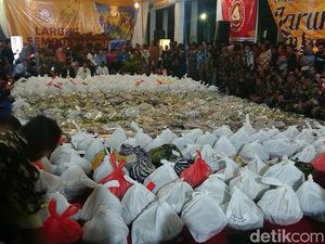 Nelayan Trenggalek Pecahkan Rekor Muri Nasi Ayam Lodho Terbanyak