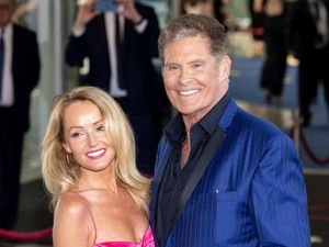 David Hasselhoff Pamer Cium Mesra Istri Mudanya di Festival Monte-Carlo