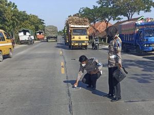 Karyawan Pegadaian Tewas Tertabrak Truk di Pantura Rembang Karyawan Pegadaian Tewas Tertabrak Truk di Pantura Rembang