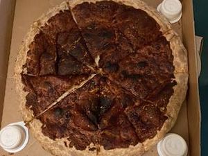 Pesan Pizza Tengah Malam, Pria ini Dapat Pizza Gosong Tanpa Topping Pesan Pizza Tengah Malam, Pria ini Dapat Pizza Gosong Tanpa Topping